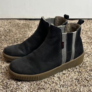 Remonte Black and Gray Ankle Boots